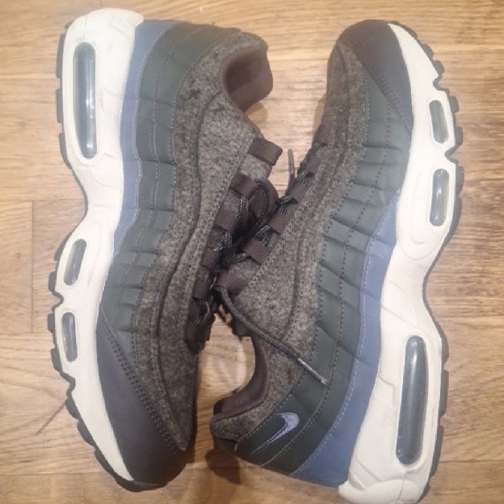 Nike Air Max 95 Sneakers - Gently Worn